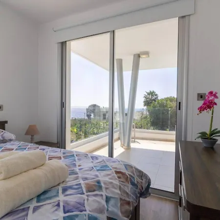 Orchid - Luxury 3br Retreat Between Paphos & Coral Bay Tatil Evi
