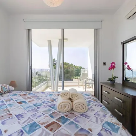 Ferienhaus Orchid - Luxury 3br Retreat Between Paphos & Coral Bay Kissonerga