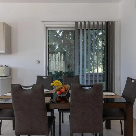 Orchid - Luxury 3br Retreat Between Paphos & Coral Bay Kissonerga