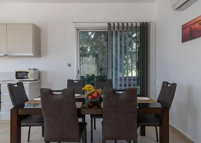 Orchid - Luxury 3br Retreat Between Paphos & Coral Bay Kissonerga